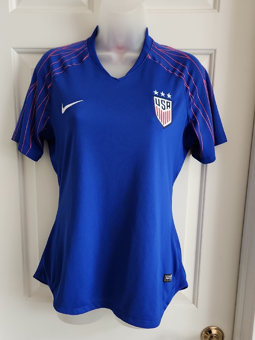 NIKE Blue and Red Short Sleeve Dry Fit Top Size M USA Soccer Jersey Shirt